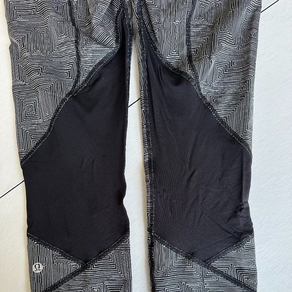Lululemon Soulcycle Cropped Leggings White/Black Design w/ Mesh Detail Size 8 - Picture 16 of 16